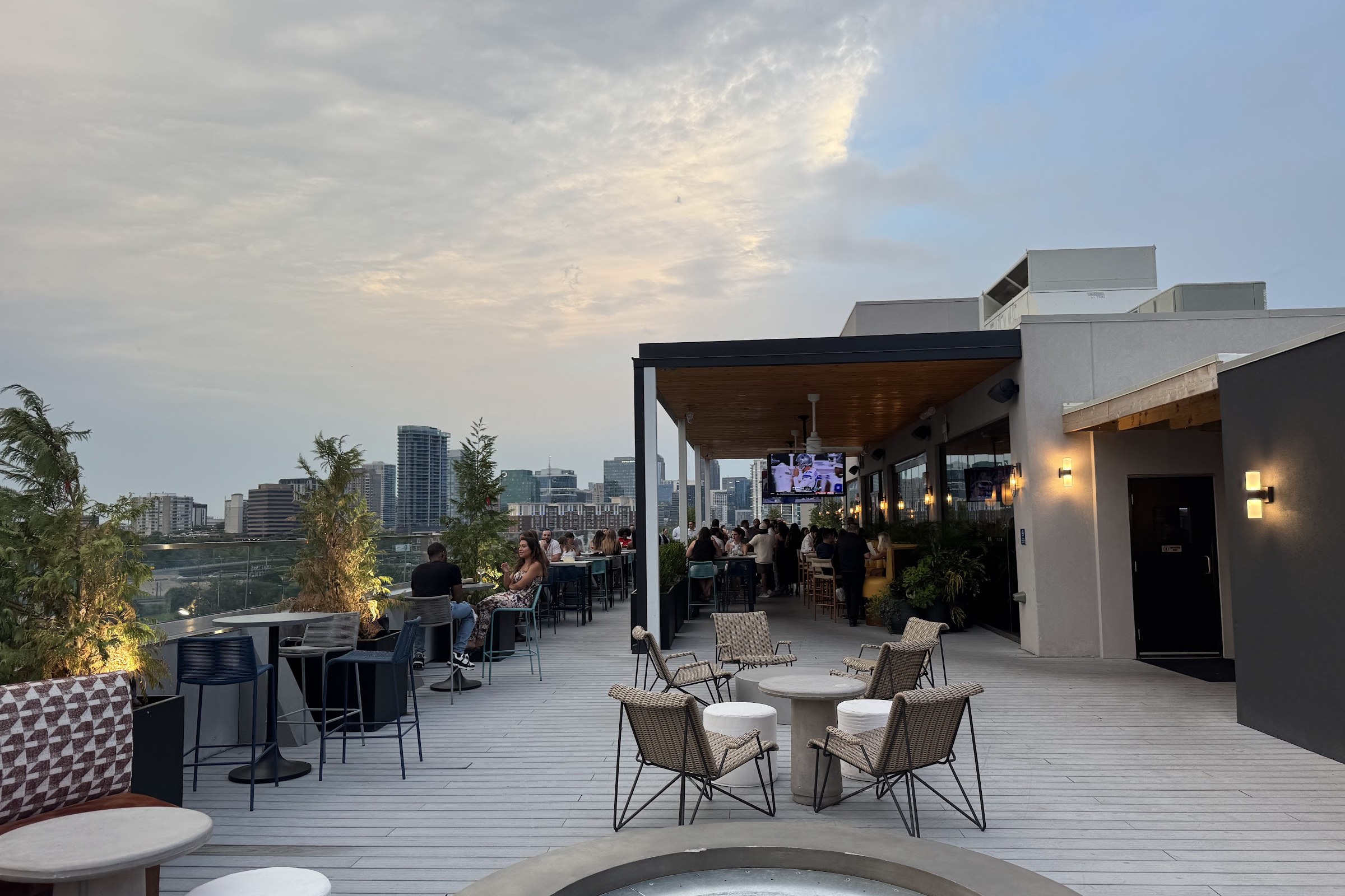 Monkey Bar on 9, a rooftop in Dallas, USA — photo 2