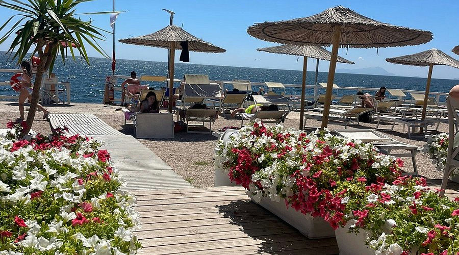 Moon Beach, a restaurant in Naples, Italy