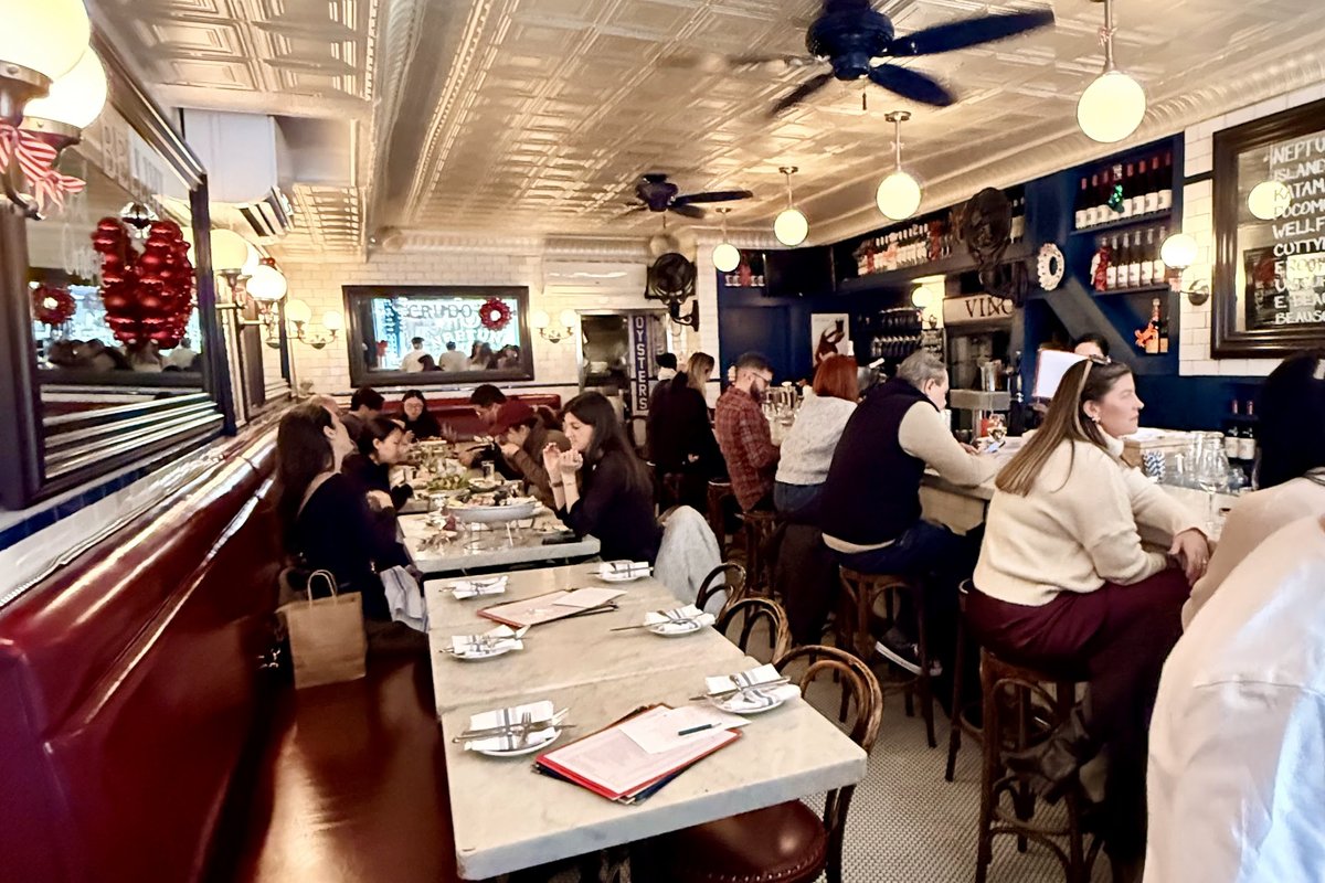 Neptune Oyster, a restaurant in Boston, USA — photo 1