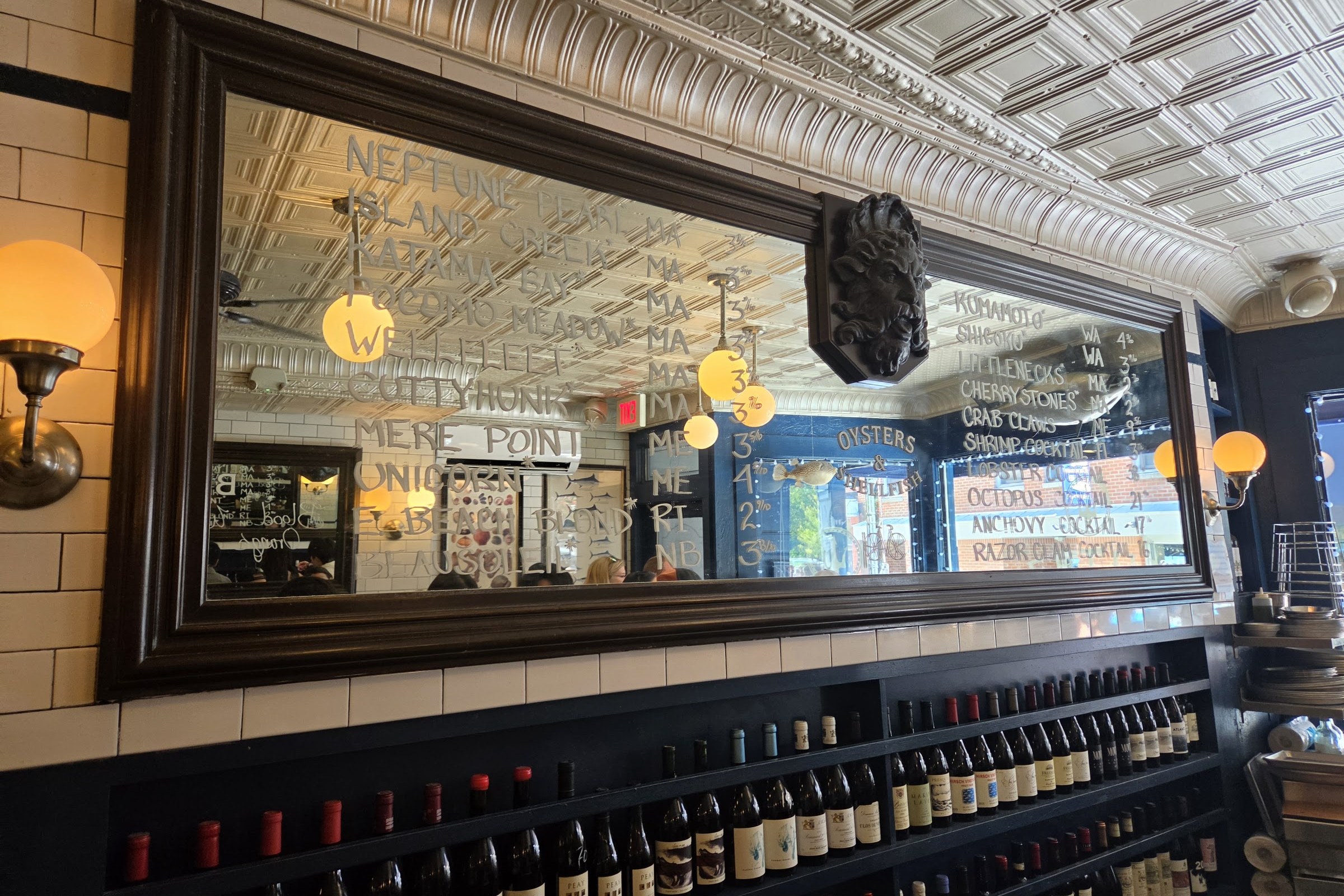 Neptune Oyster, a restaurant in Boston, USA — photo 3