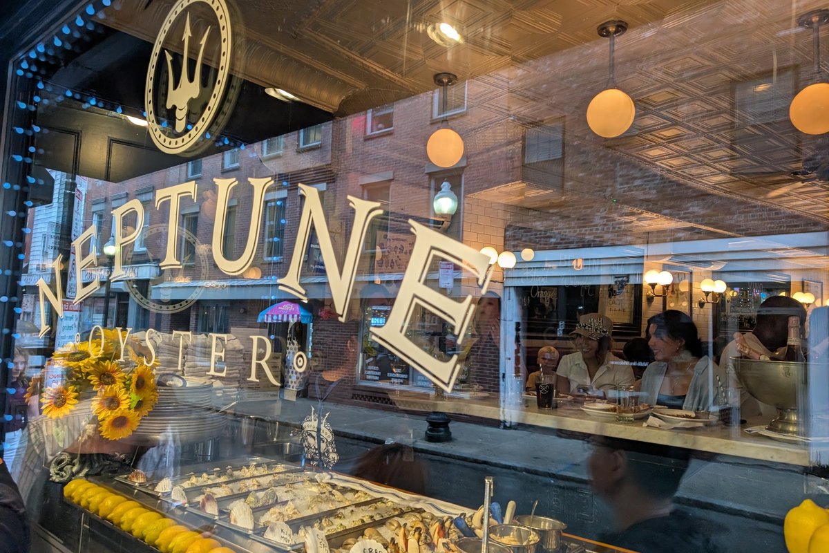 Neptune Oyster, a restaurant in Boston, USA — photo 2