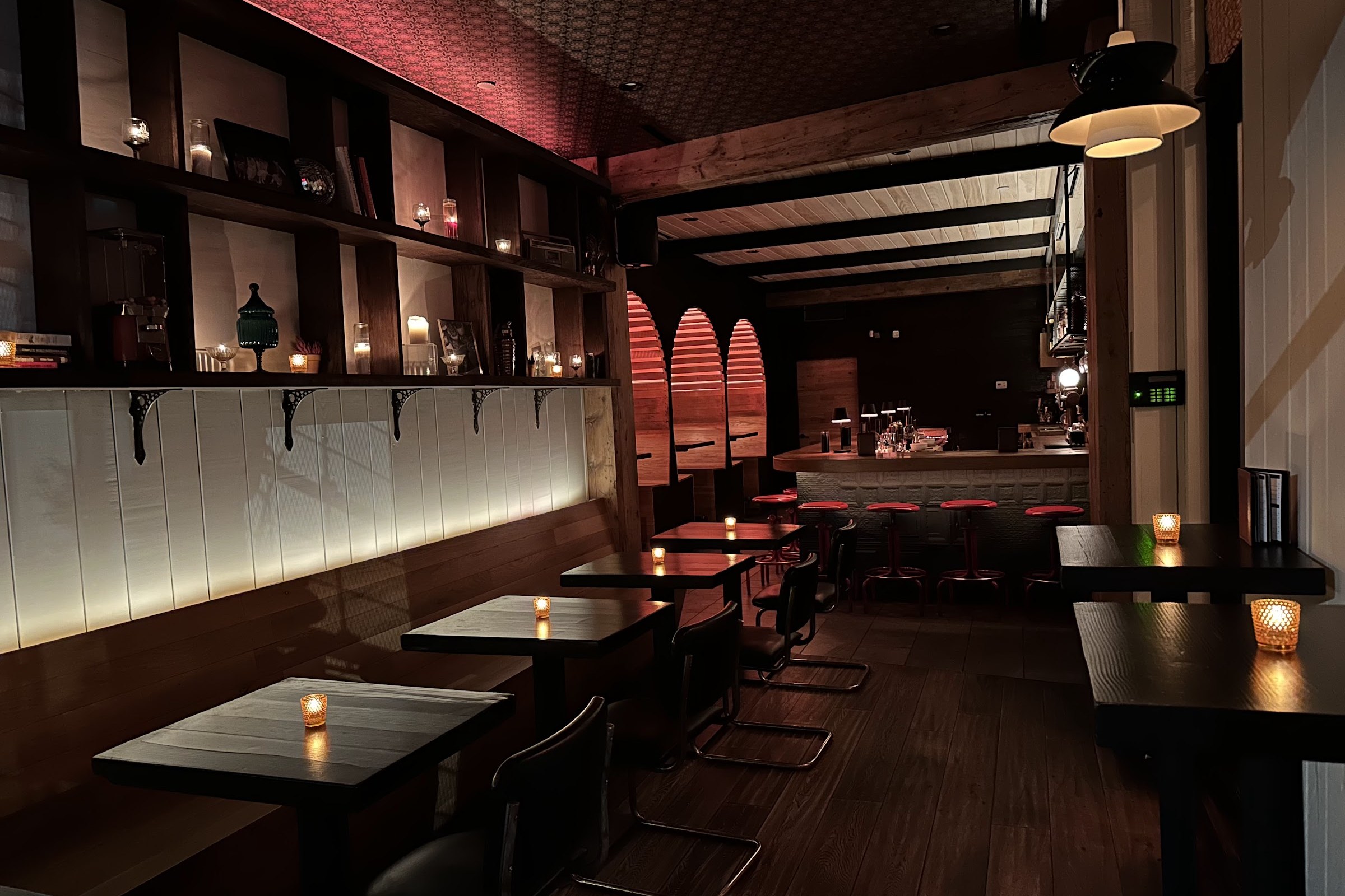 Next of Kin, a bar in Philadelphia, USA — photo 2