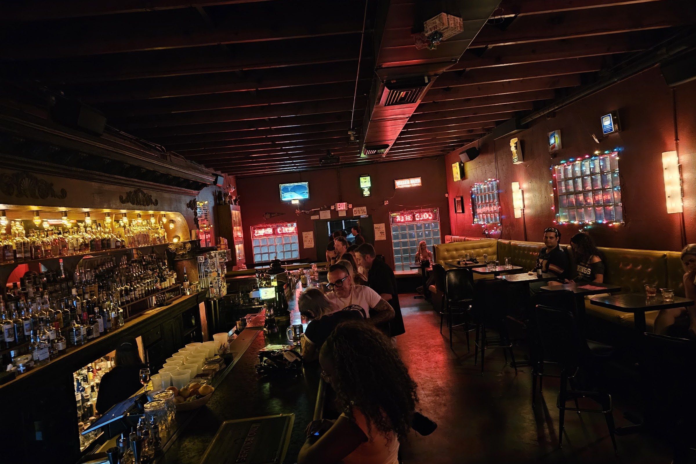Nickel City, a bar in Austin, USA — photo 2
