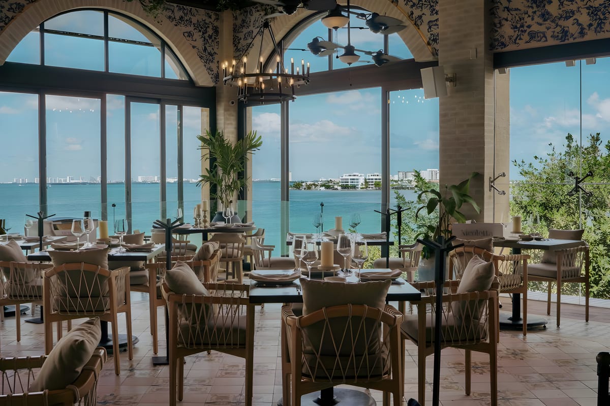 Nicoletta Bar, a restaurant in Cancun, Mexico — photo 1