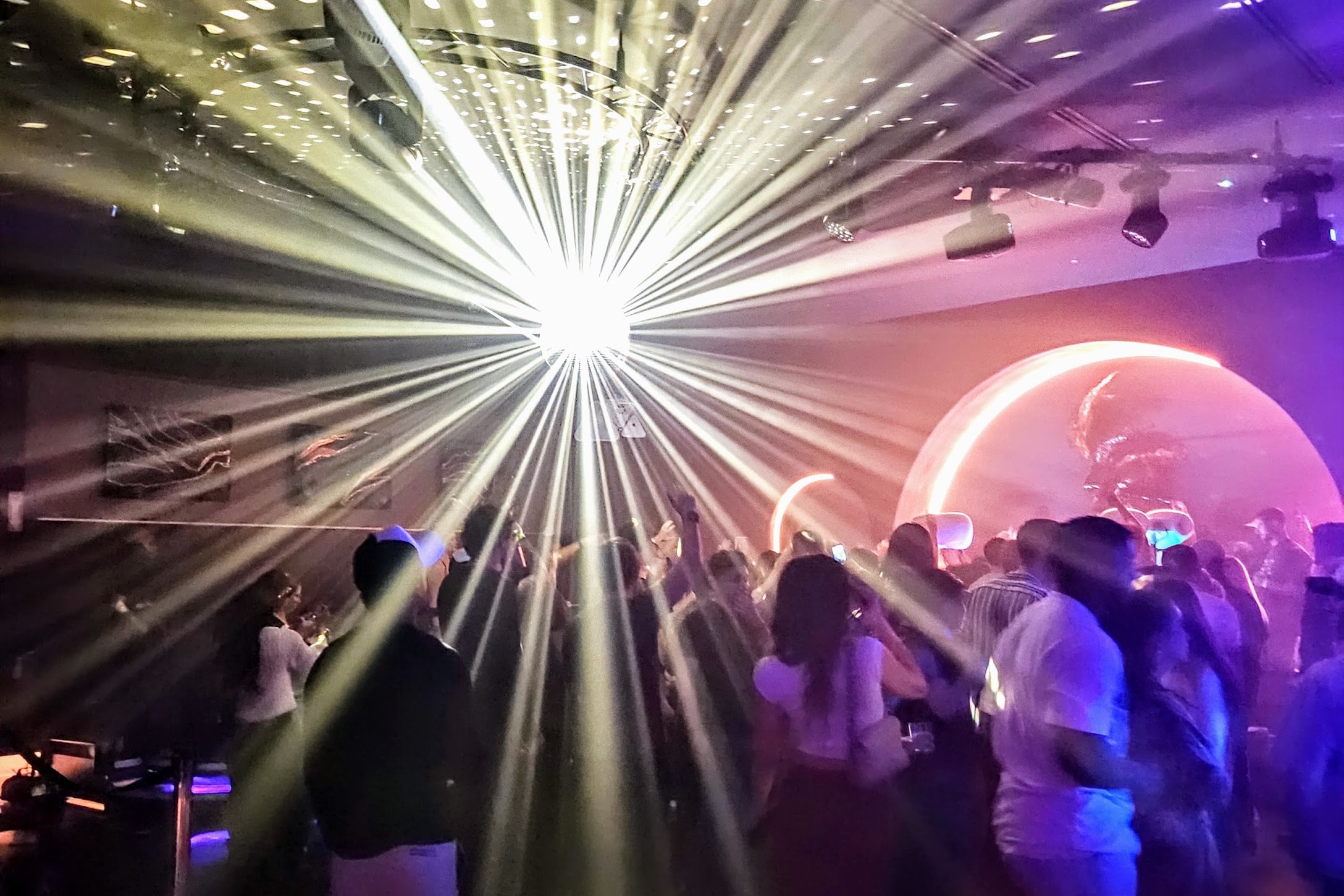 Night We Met, a night club in Nashville, USA — photo 2