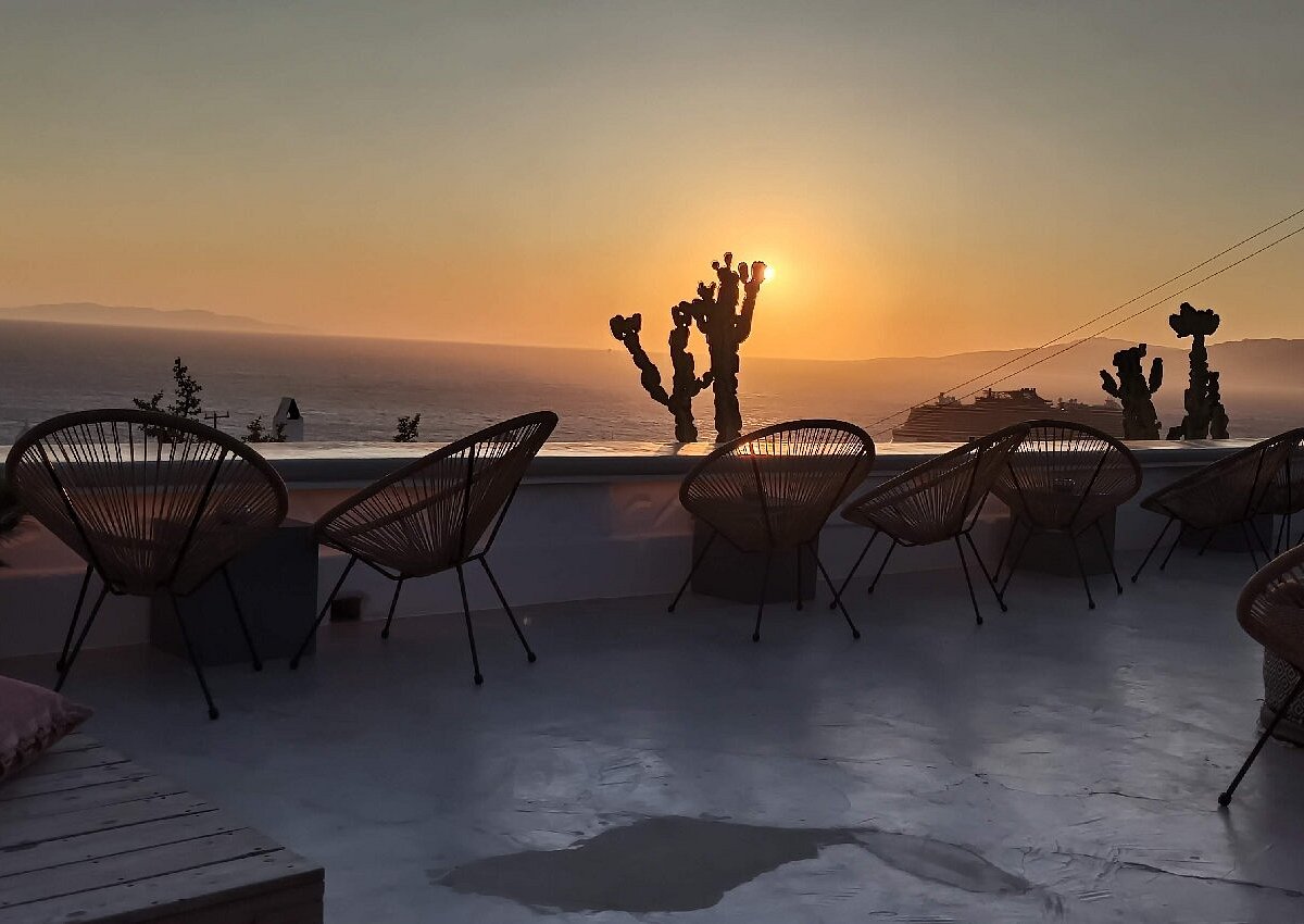 Numi, a bar in Mykonos, Greece