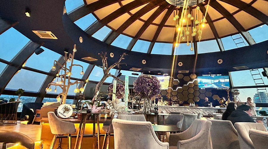 Observatori, a bar in Tiranë, Albania