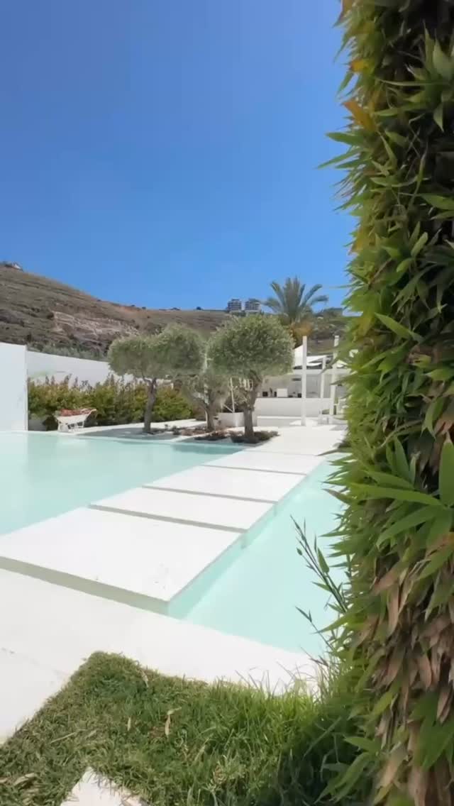 Video 8 from Orchid Beach Lounge
