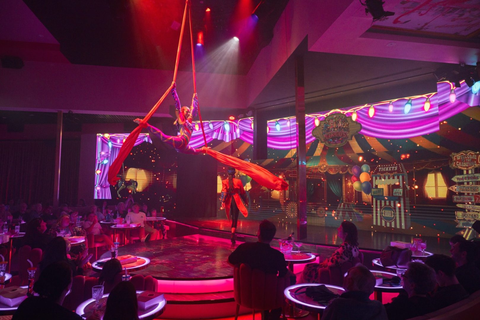 Pink Flamingo Spiegelclub, a night club in Gold Coast, Australia — photo 2