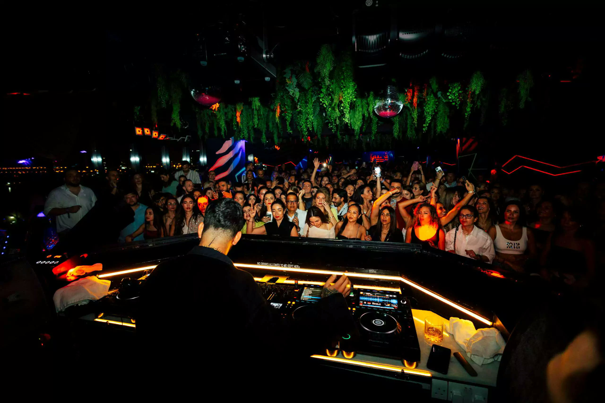Praia at FIVE, a beach club in Dubai, UAE — photo 3