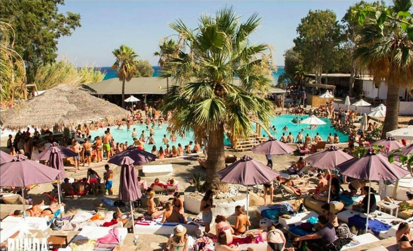 Punda Coast Beach Club, a beach club in Paros, Greece