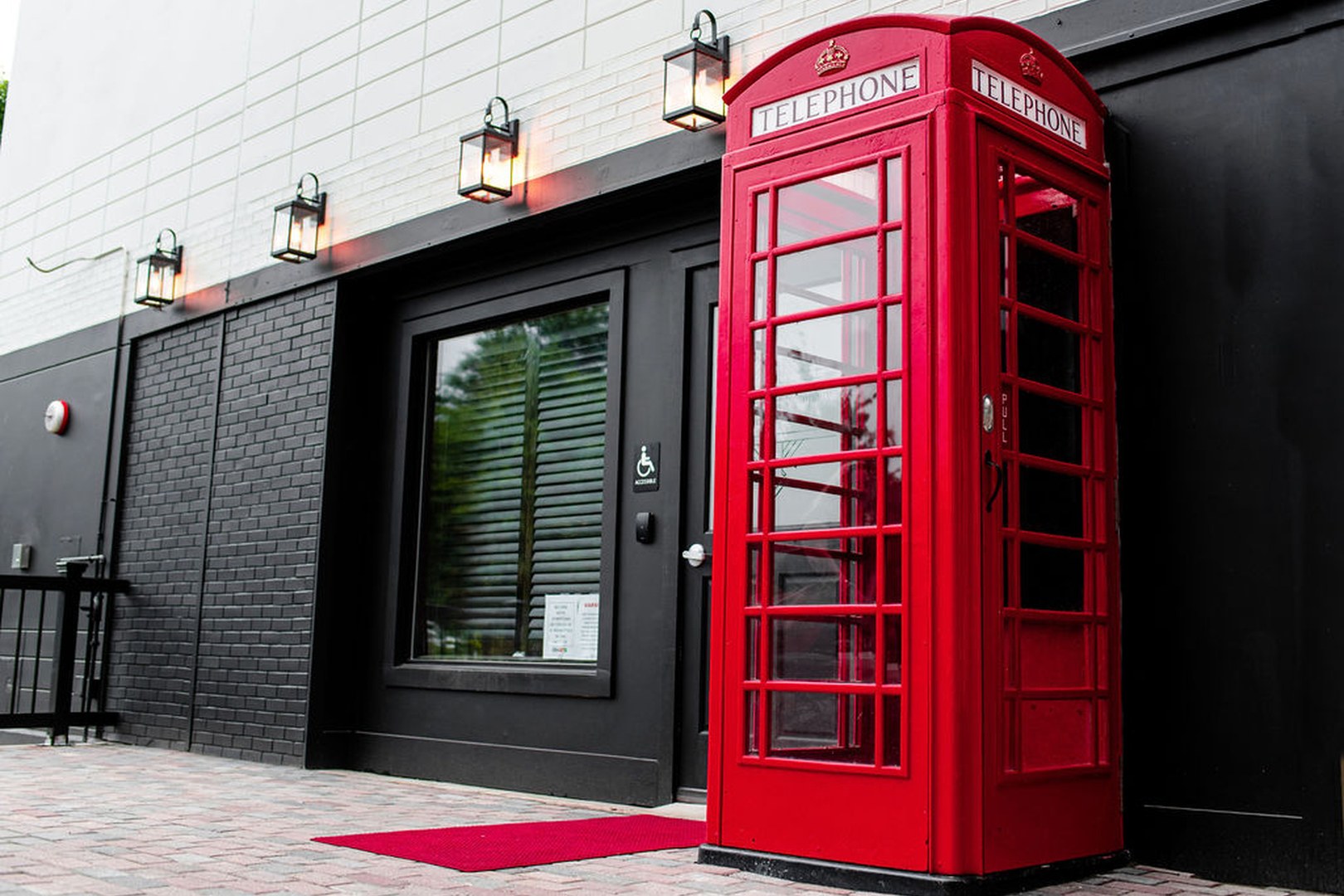 Red Phone Booth Buckhead, a bar in Atlanta, USA — photo 2