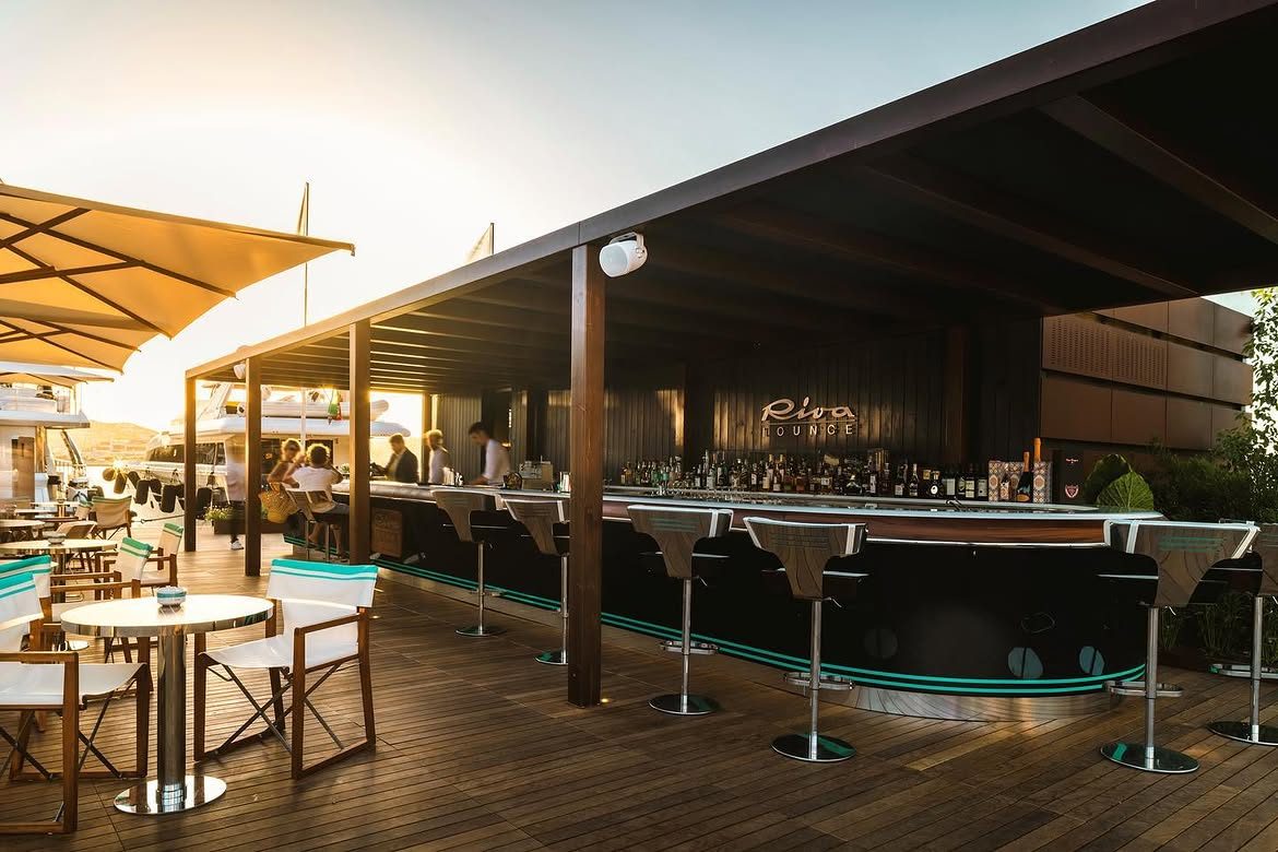 Riva Lounge, a bar in Sardinia, Italy — photo 1