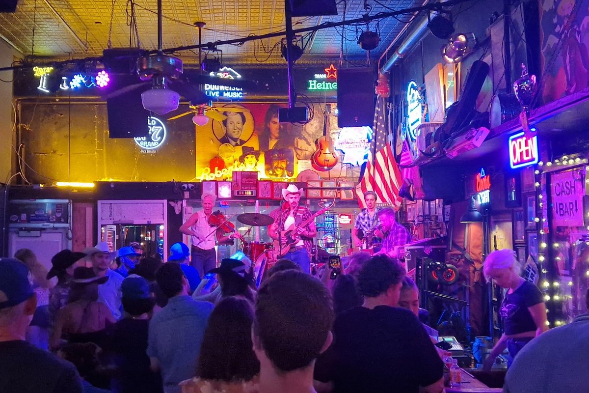 Robert's Western World, a bar in Nashville, USA — photo 1