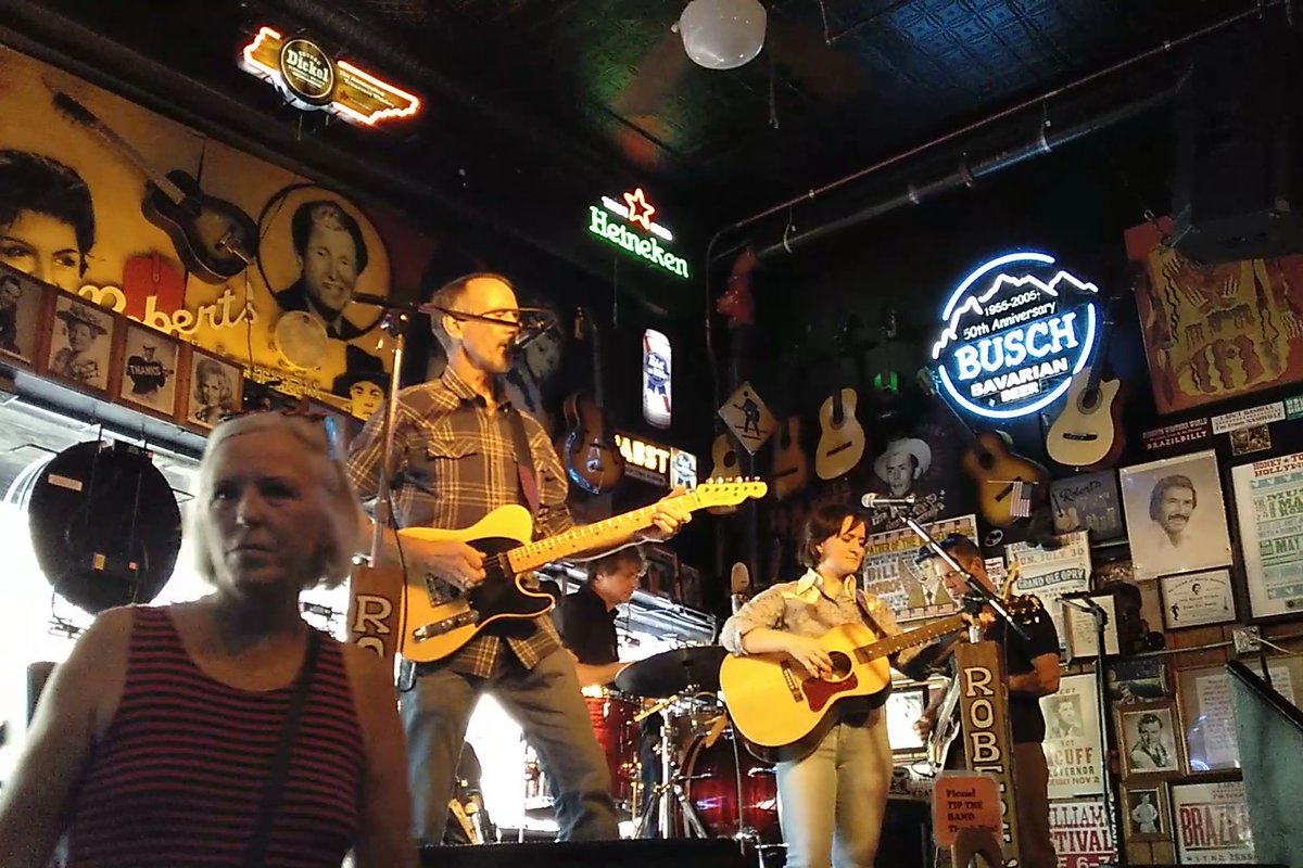 Robert's Western World, a bar in Nashville, USA — photo 5