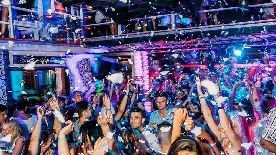 Robin Hood Club, a night club in Antalya, Turkey