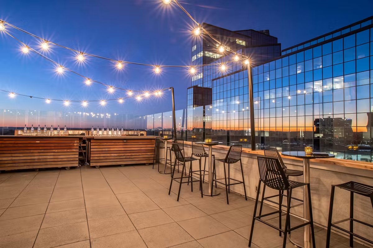 Rosé & Rye, a rooftop in Atlanta, USA — photo 1