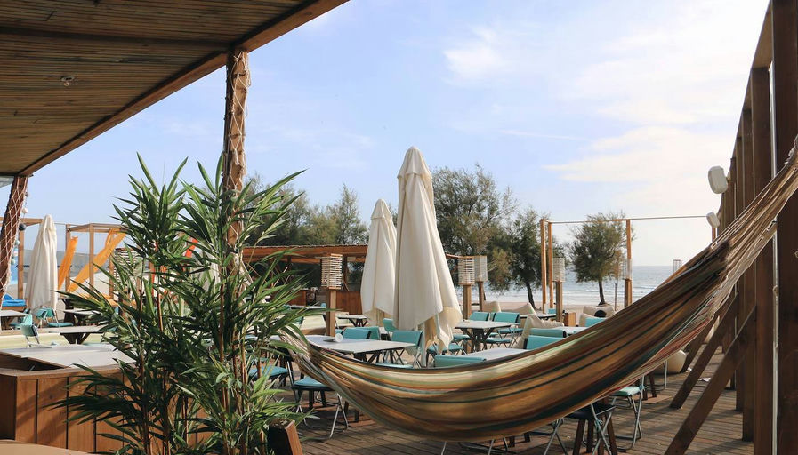 Sandhouse Pool Deck & Beach Lounge, a beach club in Porto, Portugal
