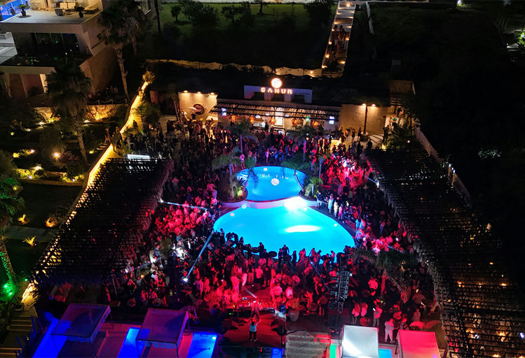 Sanur Beach House, a bar in Dhërmi , Albania