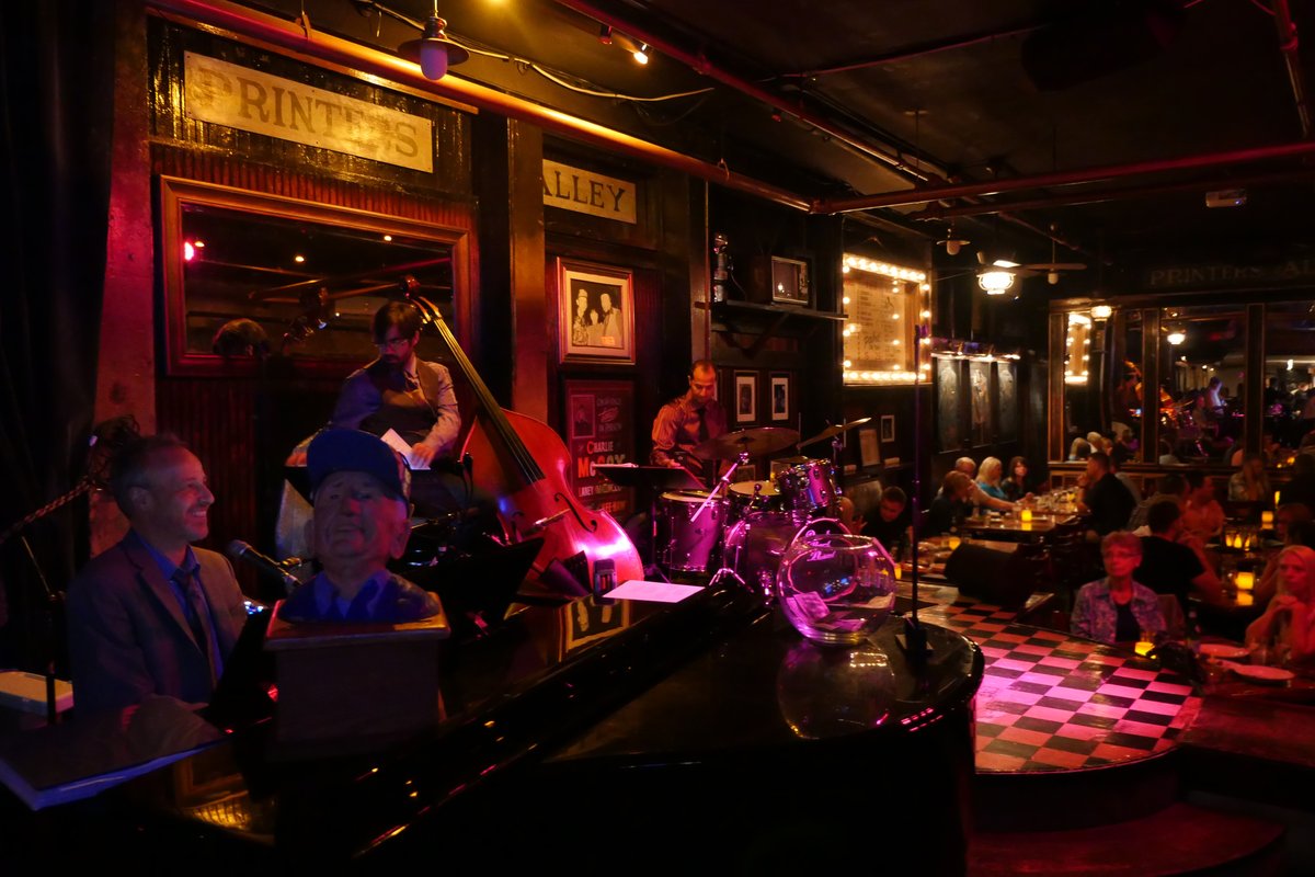 Skull's Rainbow Room, a restaurant in Nashville, USA — photo 1