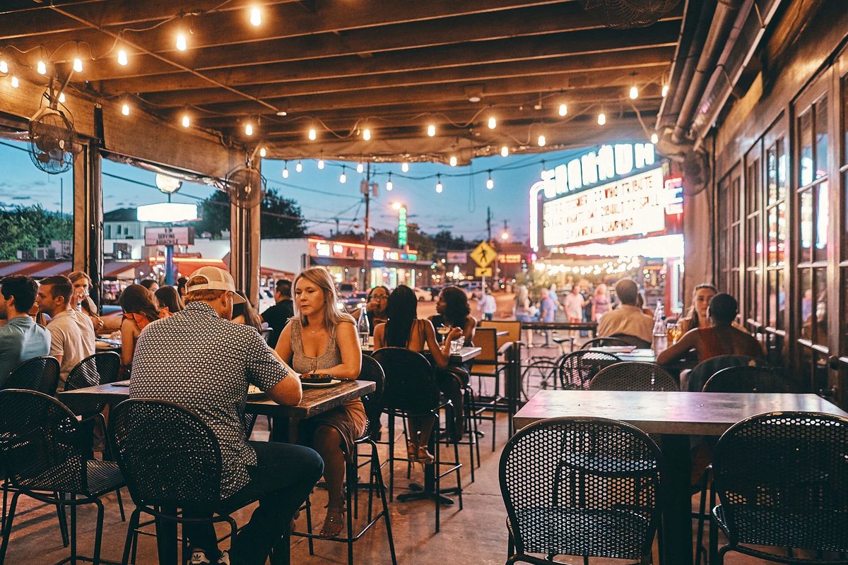 Sundown at Granada, a restaurant in Dallas, USA — photo 1