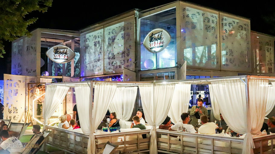 Tesók Café & Bar, a bar in Siófok, Hungary