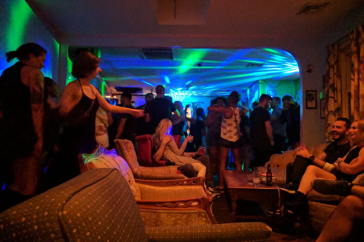 The 700, a bar in Philadelphia, USA — photo 2