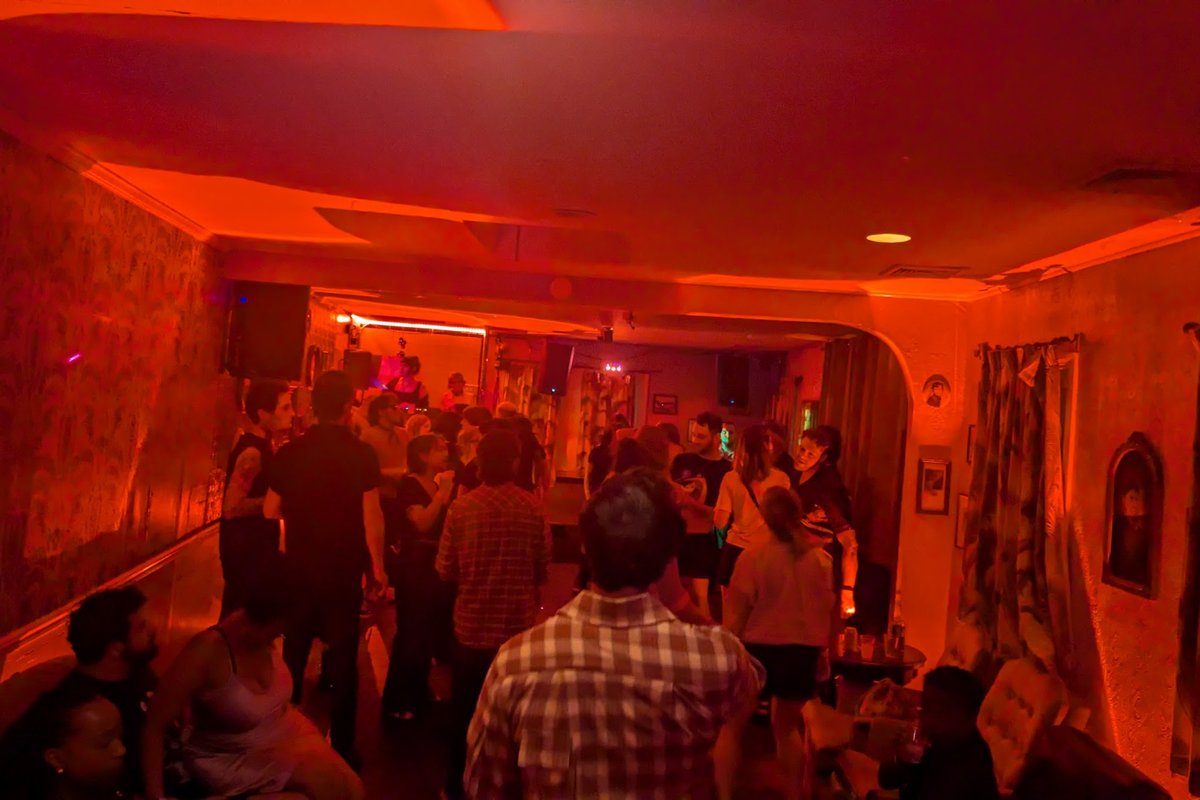 The 700, a bar in Philadelphia, USA — photo 1