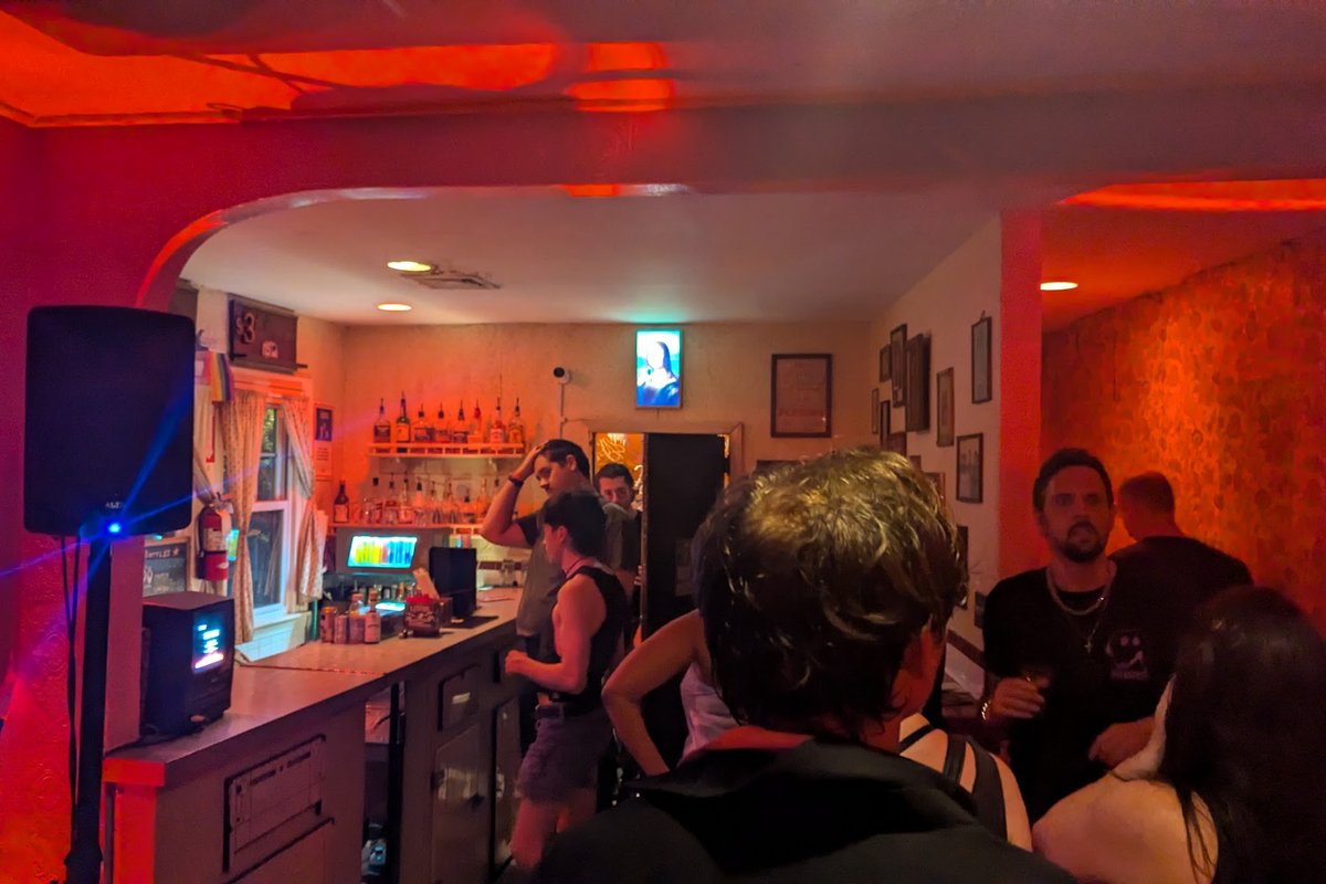The 700, a bar in Philadelphia, USA — photo 4