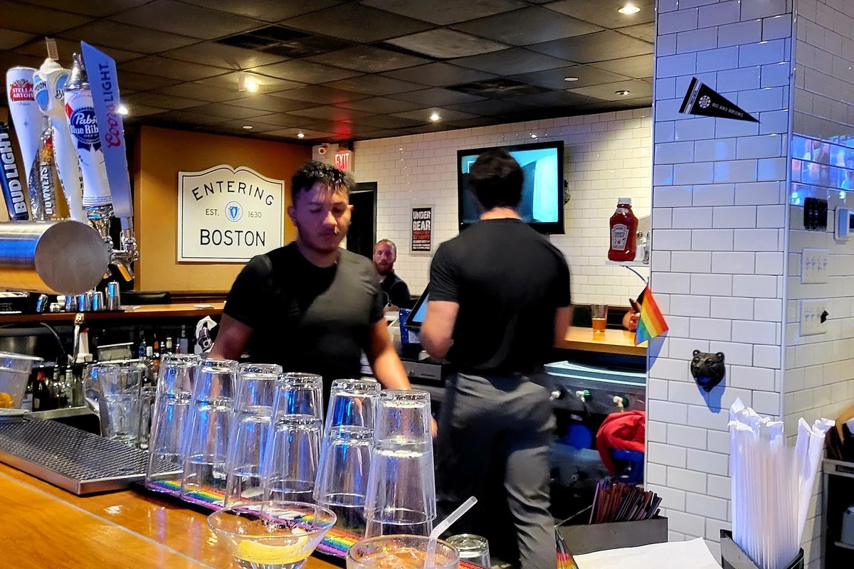 The Alley Bar, a bar in Boston, USA — photo 4
