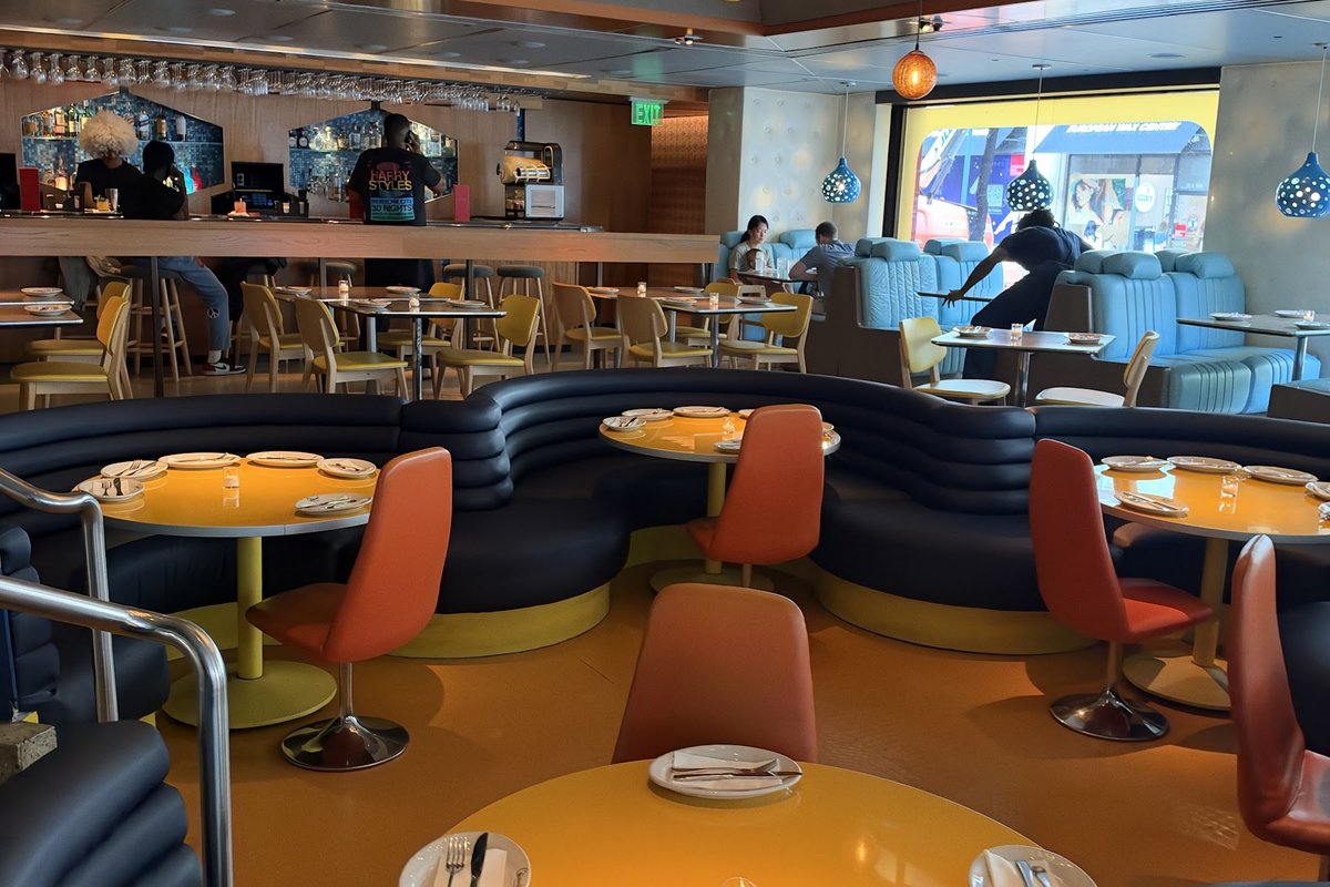 The Continental Mid-town, a restaurant in Philadelphia, USA — photo 5