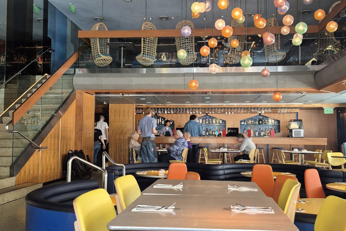 The Continental Mid-town, a restaurant in Philadelphia, USA — photo 3