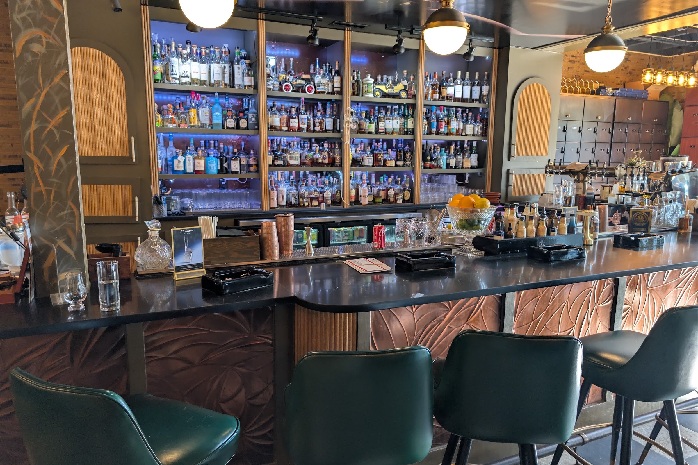 The Vintage Whiskey & Cigar Bar, a lounge in Charlotte, USA — photo 2