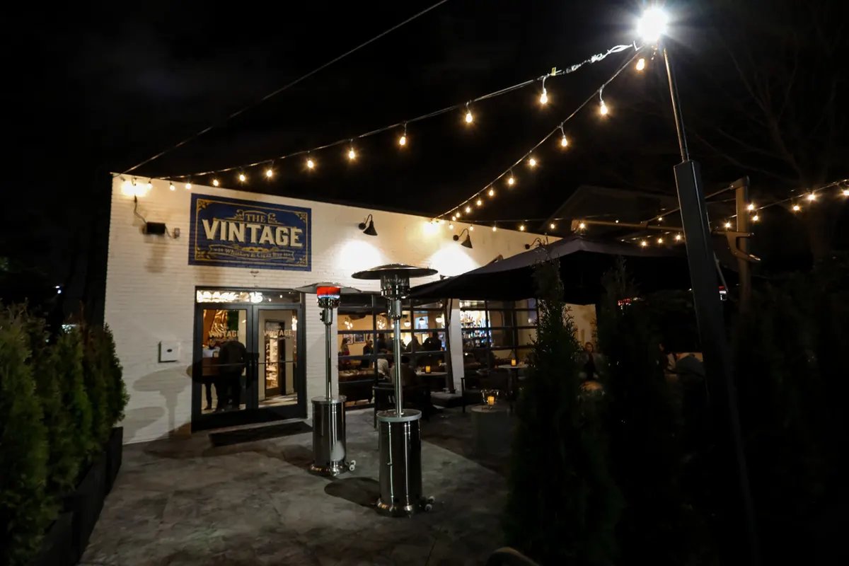 The Vintage Whiskey & Cigar Bar, a lounge in Charlotte, USA — photo 4