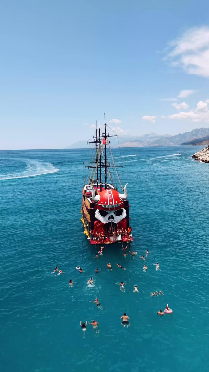 Video 2 from Vikingen Boat Party