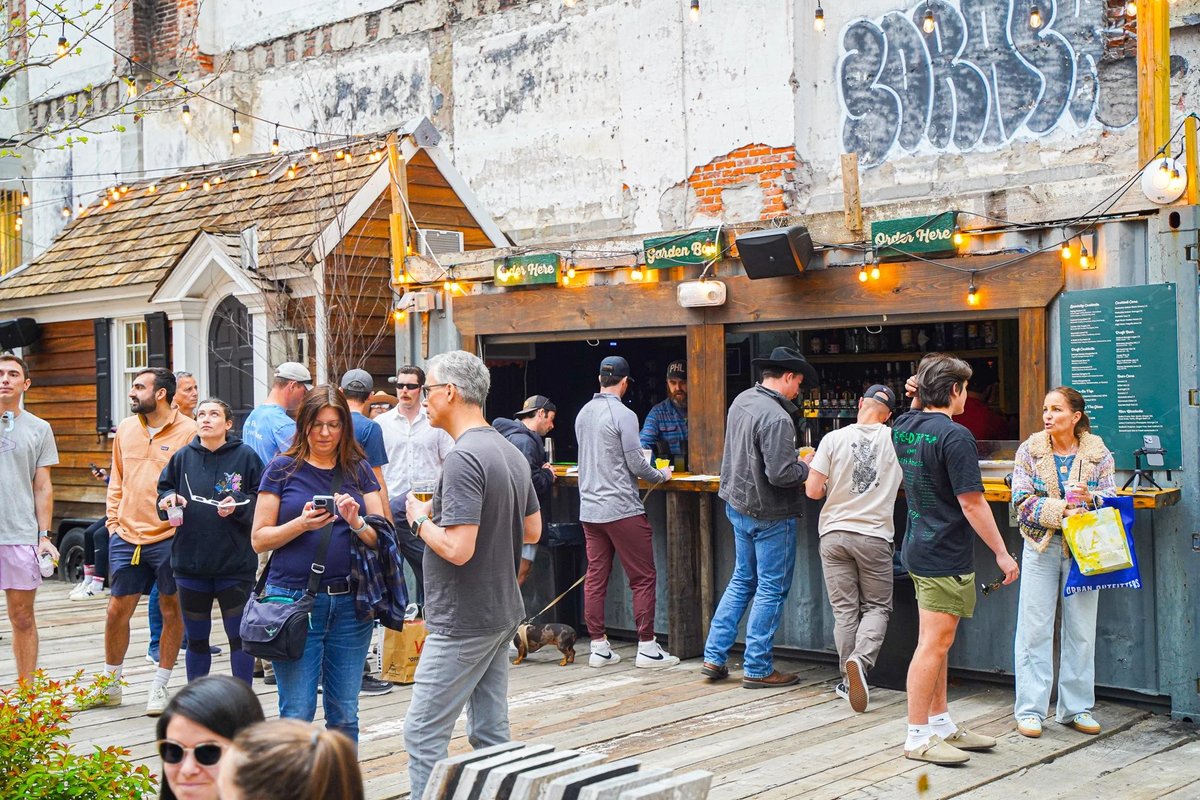 Walnut Garden, a beer garden in Philadelphia, USA — photo 3