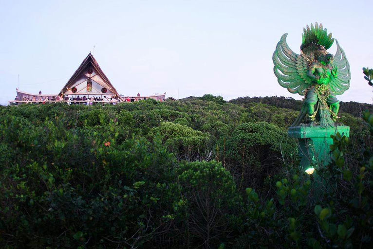 Warung Beach Club, a night club in Itajaí, Brazil