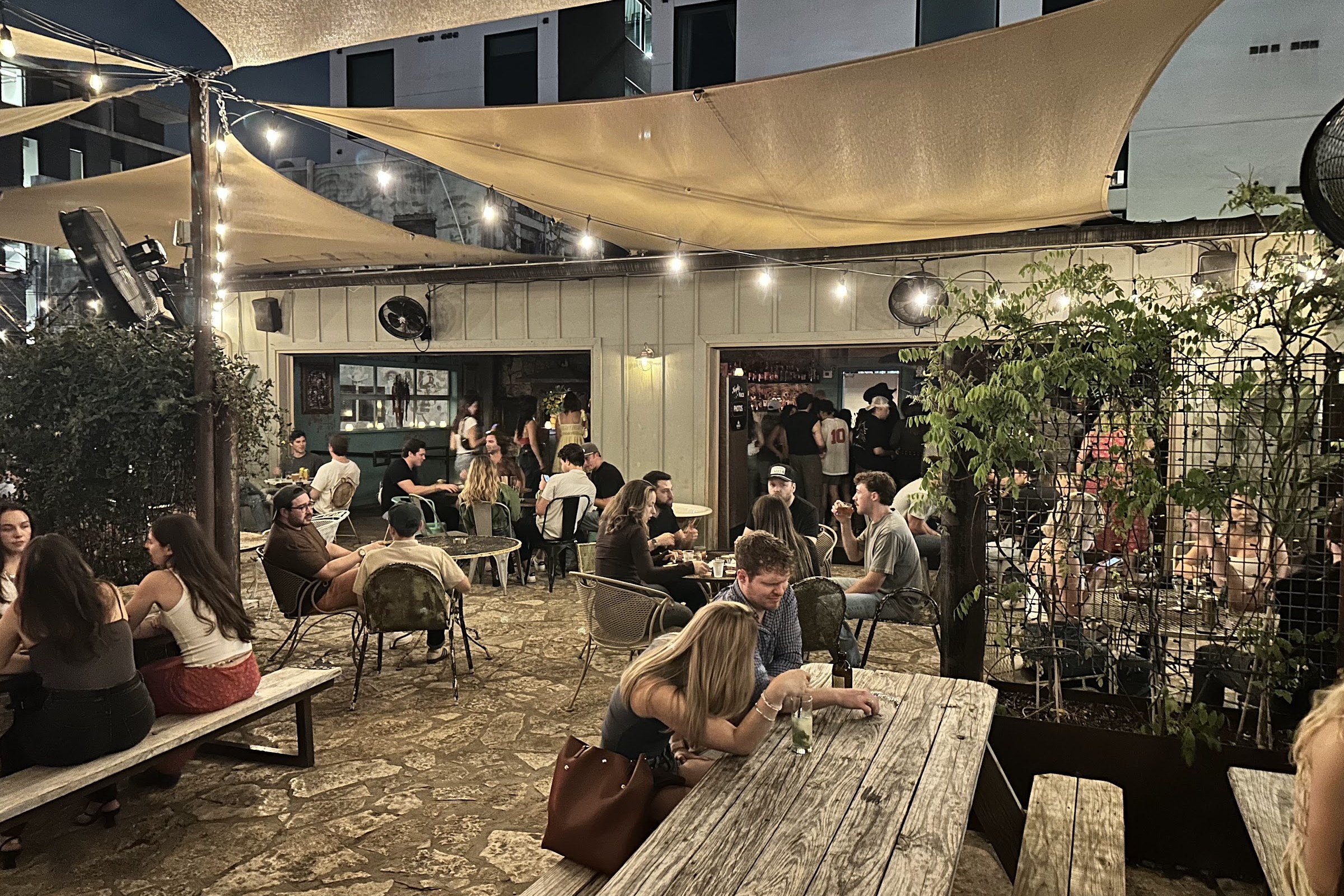 Whisler's, a bar in Austin, USA — photo 2
