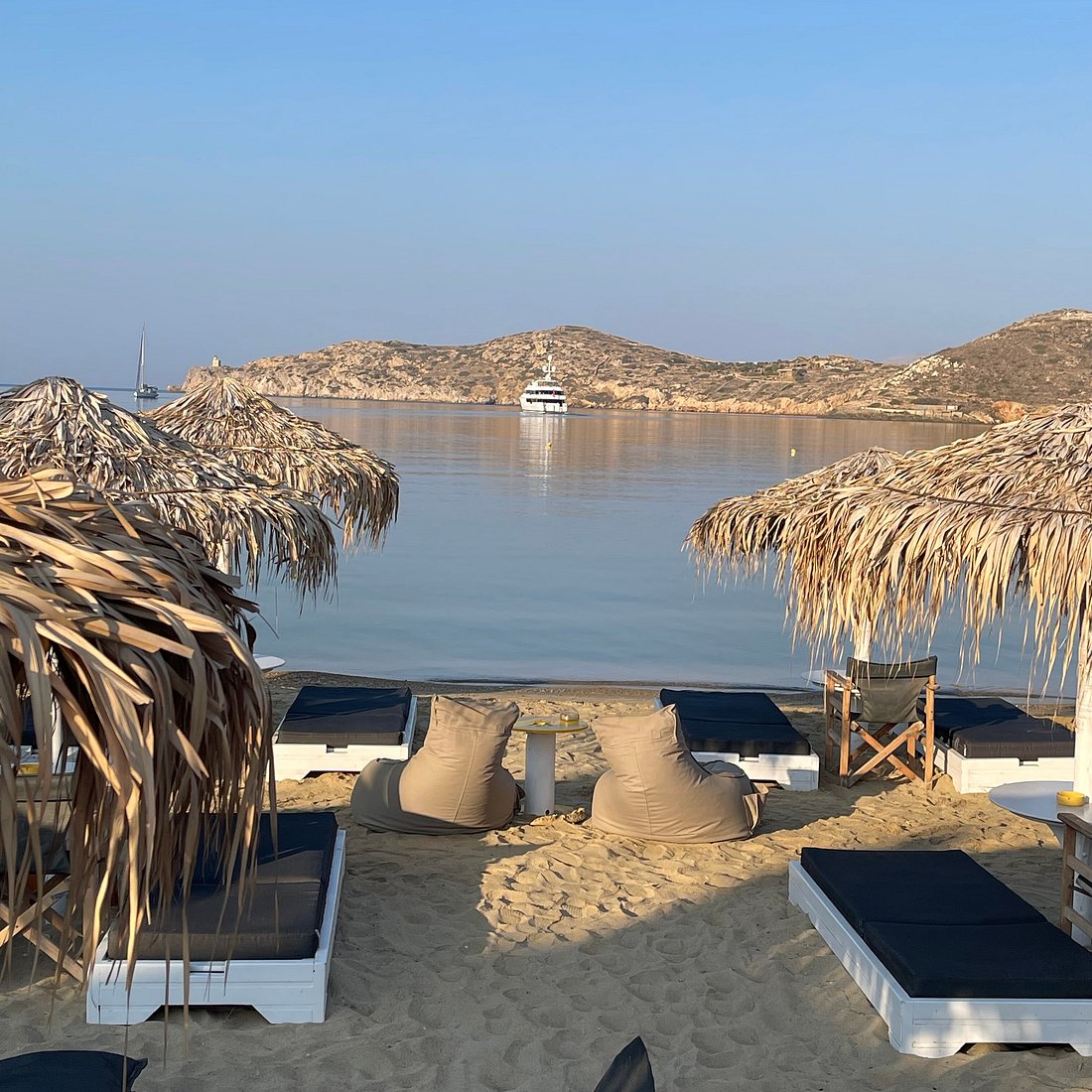 Yialou Beah Bar, a restaurant in Ios, Greece