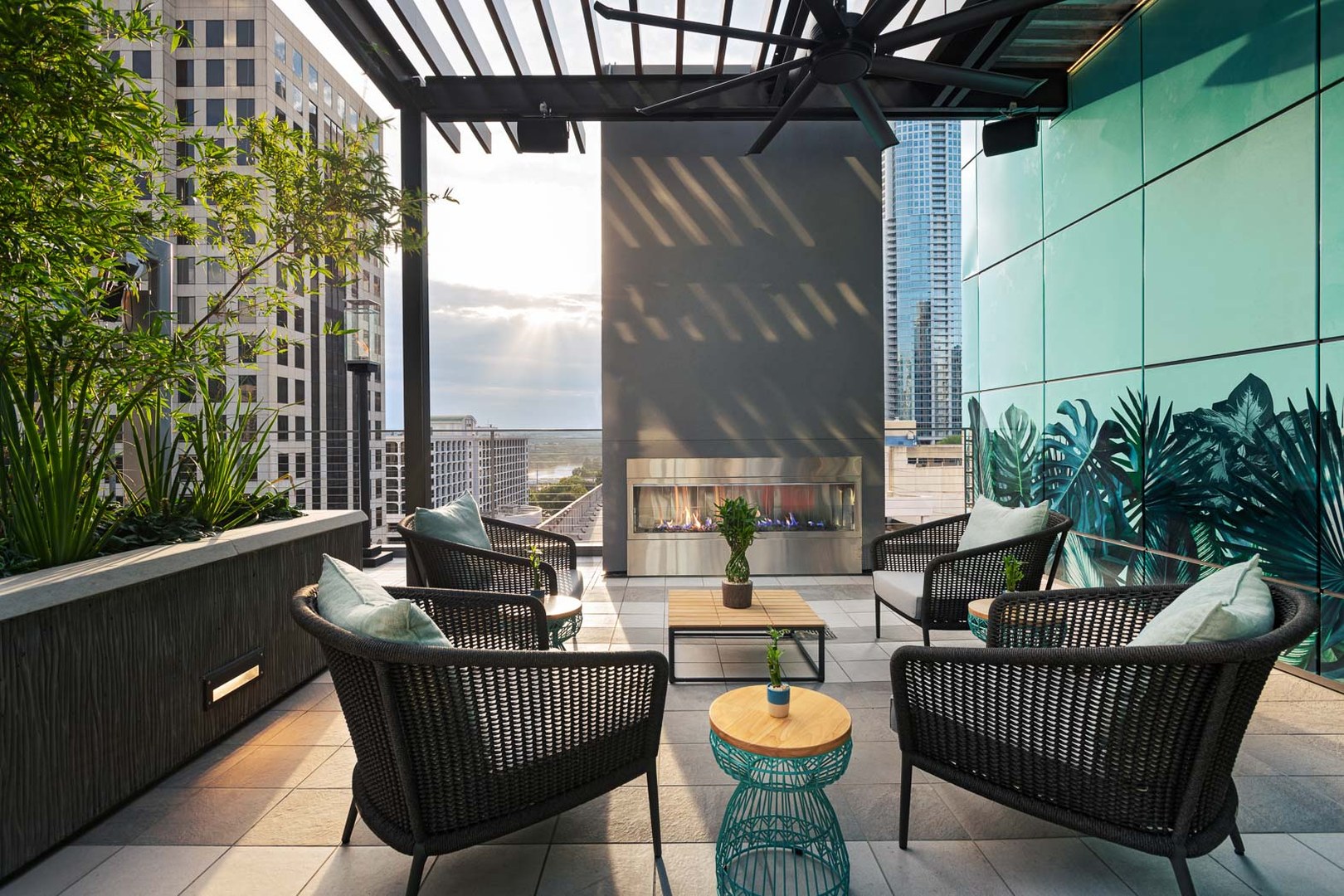 Zanzibar, a rooftop in Austin, USA — photo 3